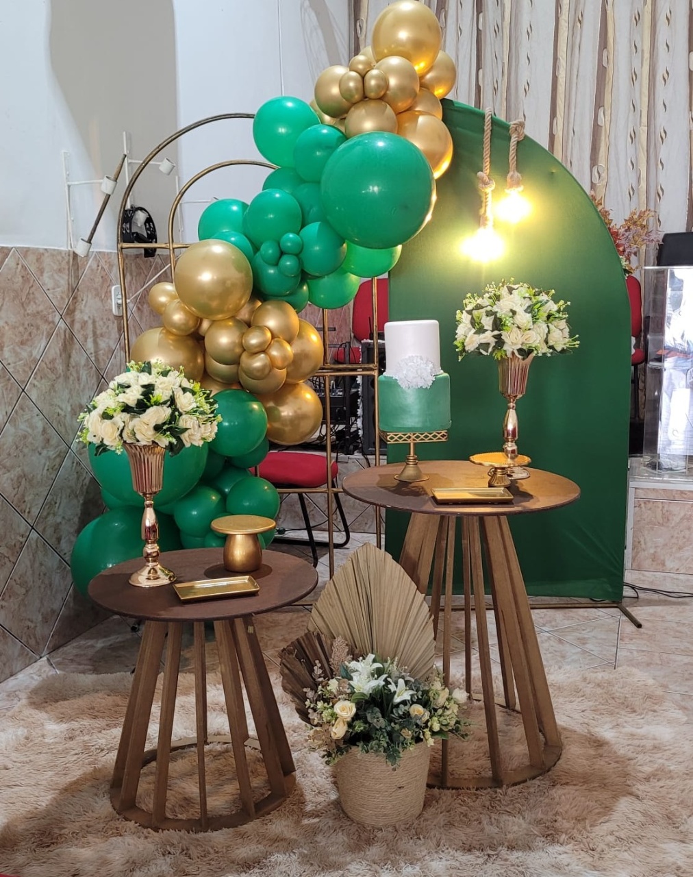 Decoração Verde Com Dourado ( Com Bexigas) - JPeventospeguemontee