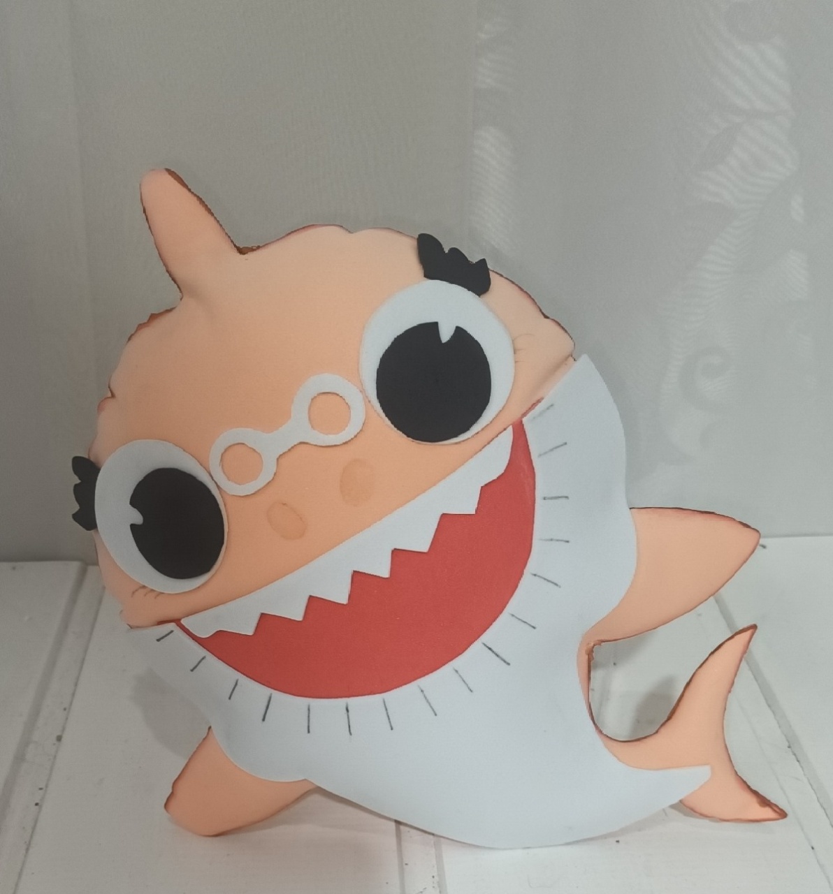 Personagem Eva - Baby Shark ( Salmão)   - CRIS FEST DECOR - PEGUE E MONTE