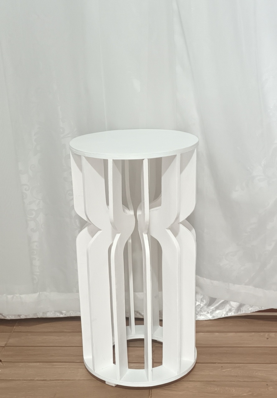 Mesa Ampulheta P - CRIS FEST DECOR - PEGUE E MONTE