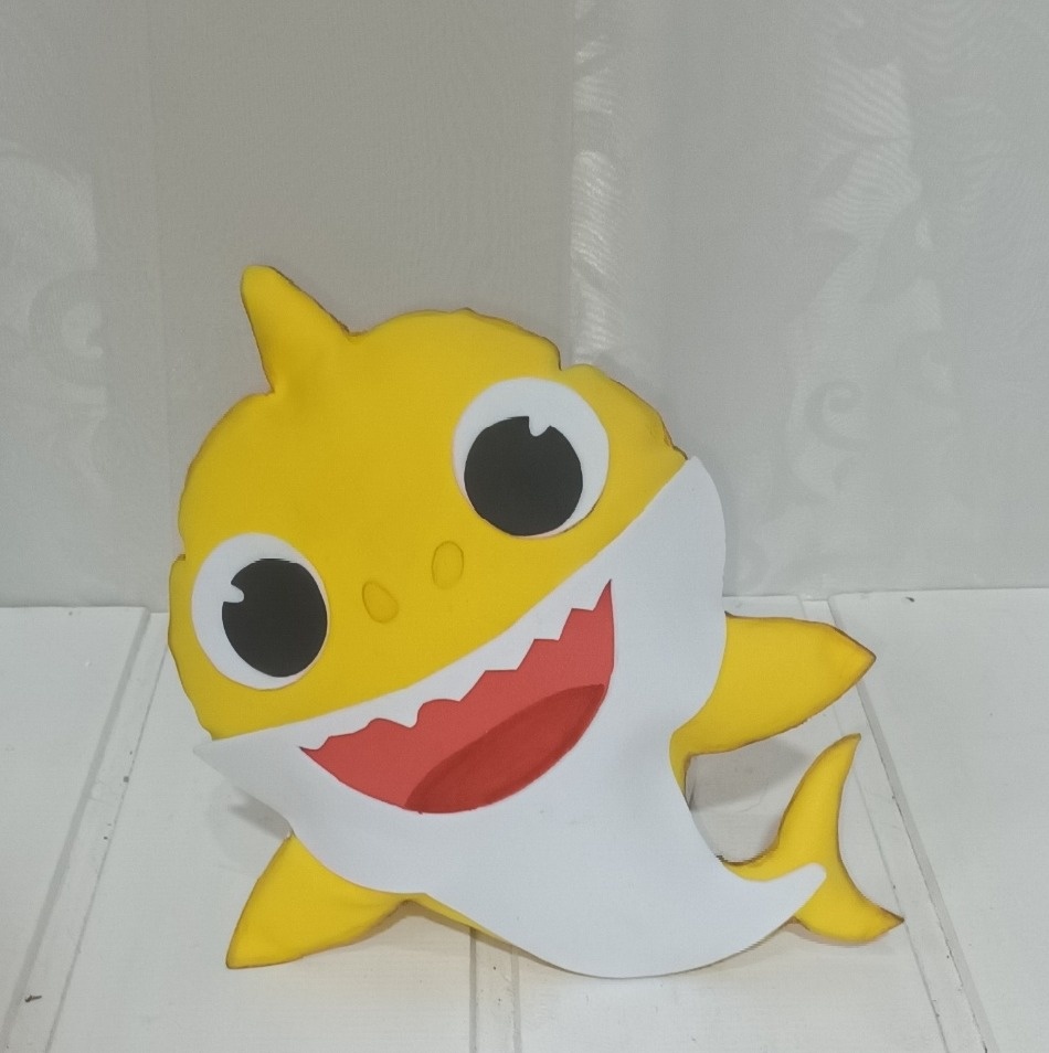 Personagem Eva - Baby Shark ( Amarelo) - CRIS FEST DECOR - PEGUE E MONTE