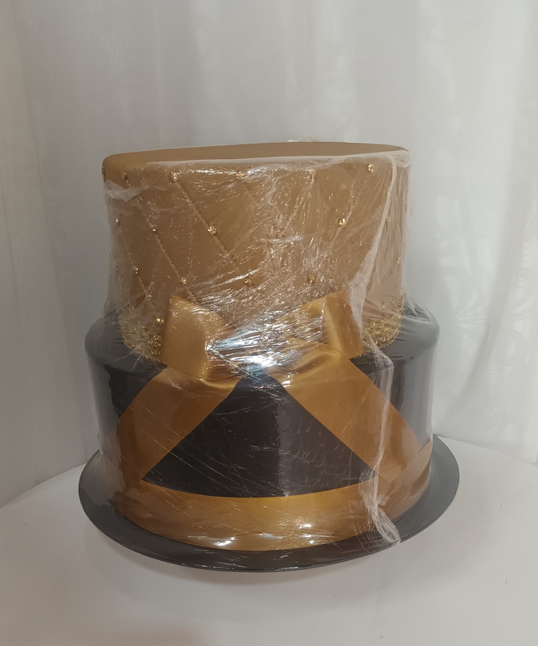 Bolo Fake Ii  - Preto E Dourado - CRIS FEST DECOR - PEGUE E MONTE