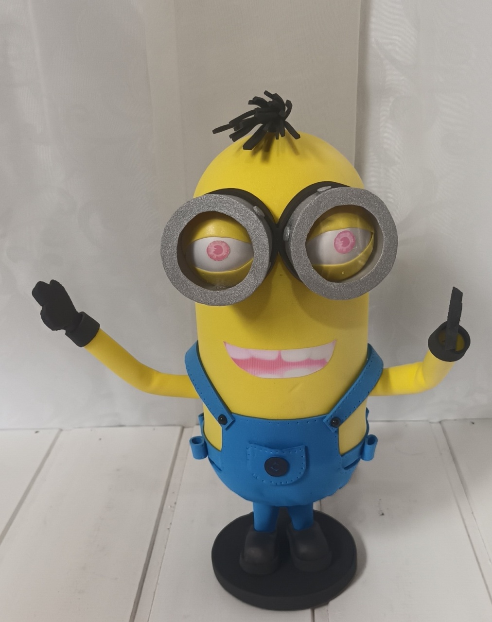 Personagem Eva - Minions - CRIS FEST DECOR - PEGUE E MONTE