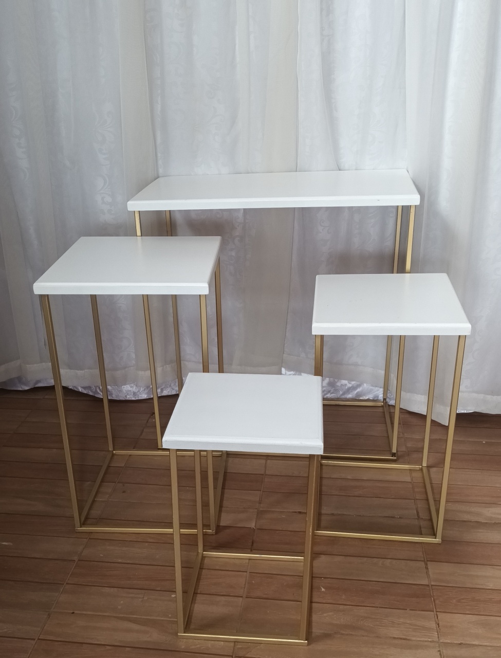  4 Mesas de Ferro Desmontavel Dourado Com Tampo Branco - P,M,G,Gg - CRIS FEST DECOR - PEGUE E MONTE