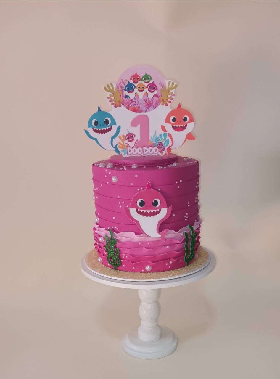 Bolo Fake I - Baby Shark Rosa - CRIS FEST DECOR - PEGUE E MONTE