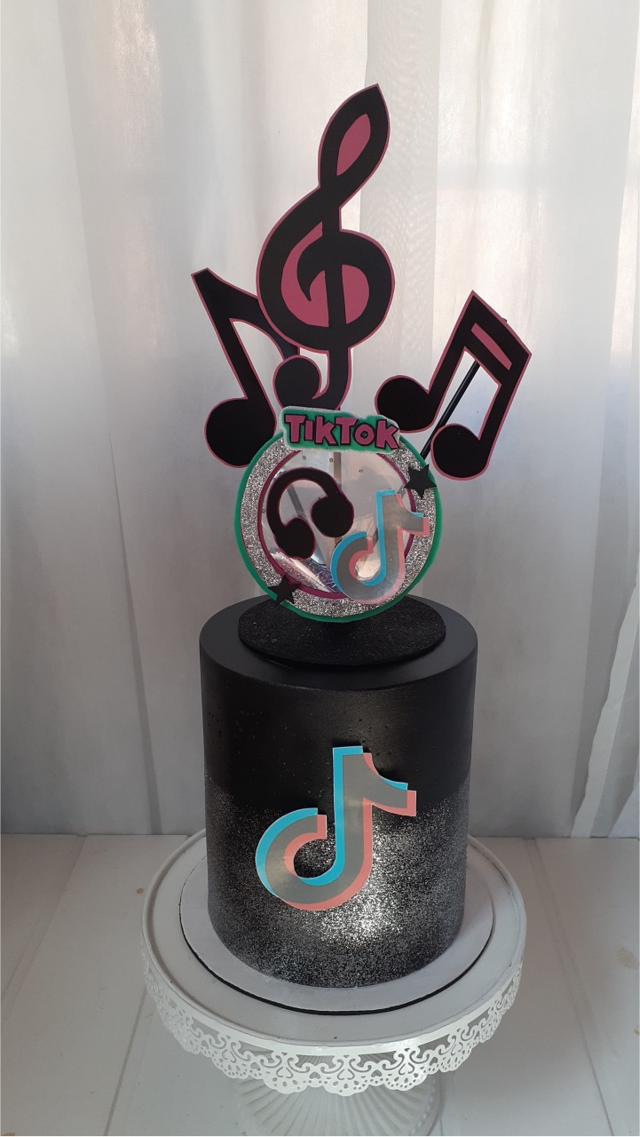 Bolo Fake I  - Tiktok - CRIS FEST DECOR - PEGUE E MONTE