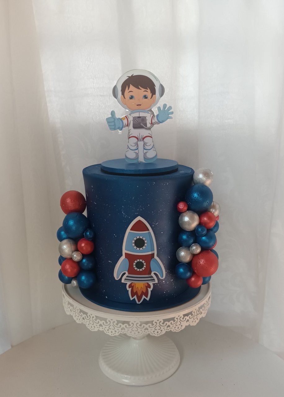 Bolo Fake I  - Astronauta  - CRIS FEST DECOR - PEGUE E MONTE