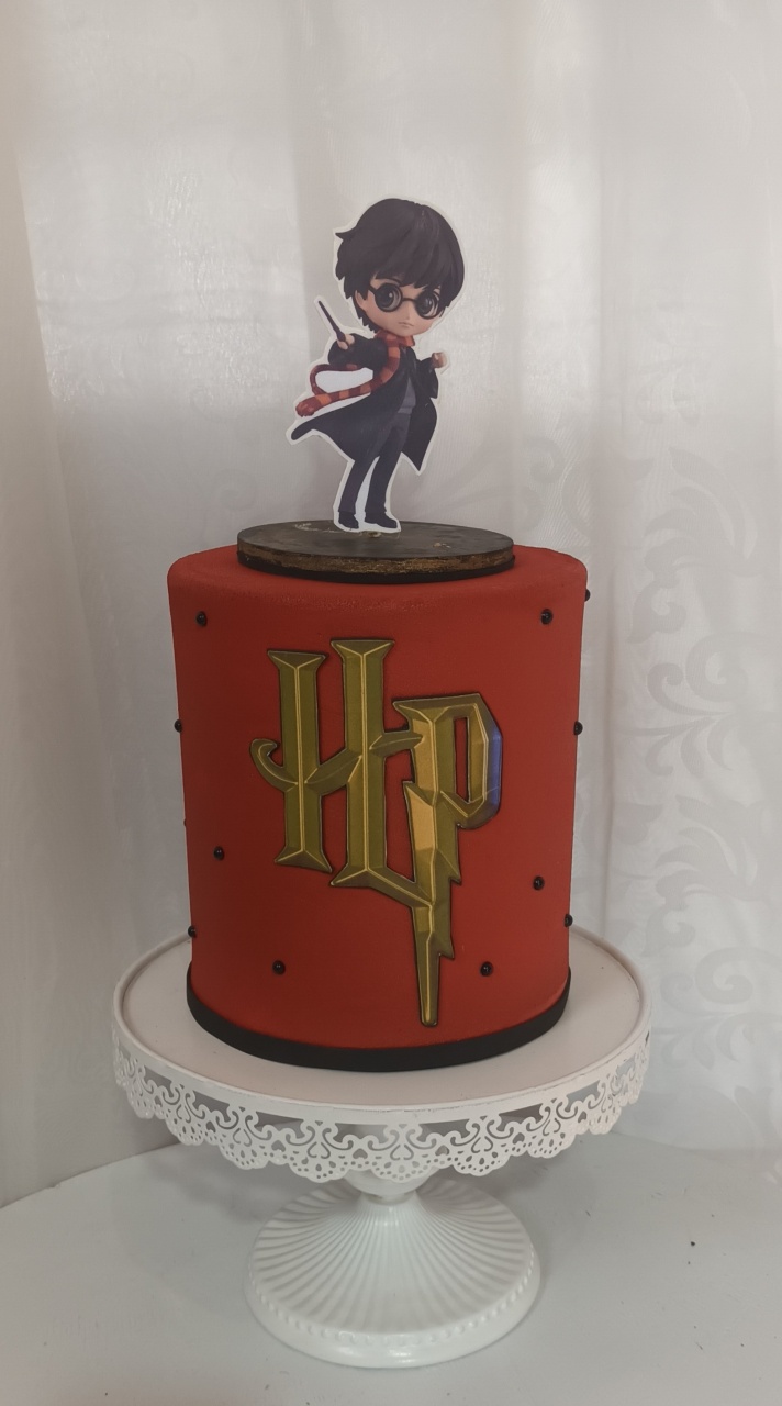 Bolo Fake I  -  Harry Potter  - CRIS FEST DECOR - PEGUE E MONTE