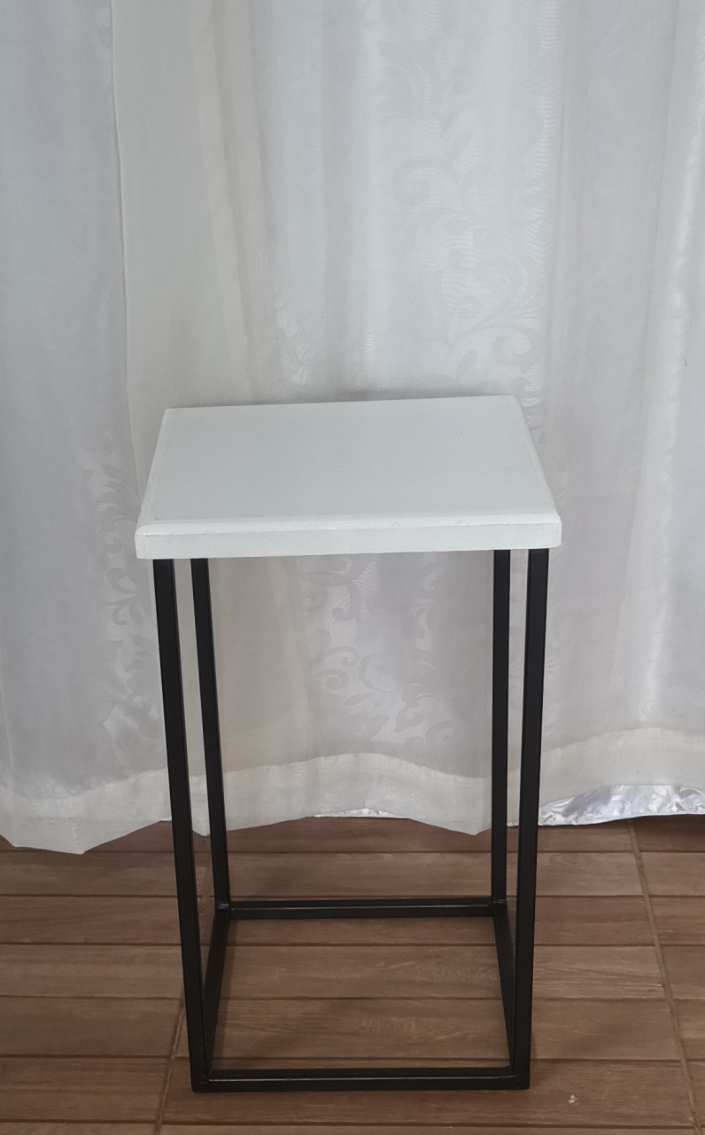  Mesa de Ferro Preto Com Tampo Branco - P - CRIS FEST DECOR - PEGUE E MONTE
