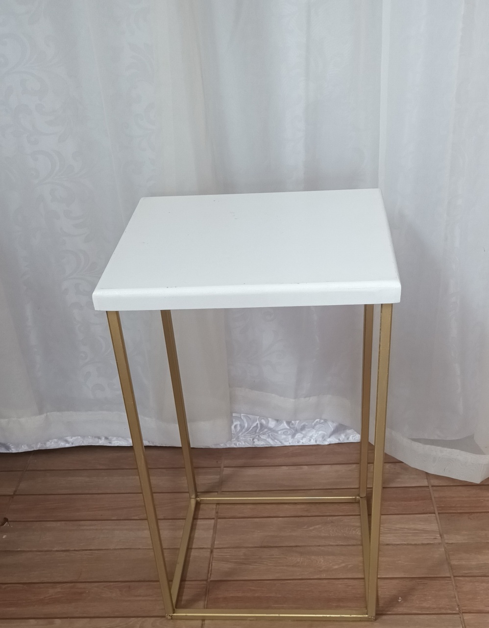 Mesa de Ferro Desmontavel Dourado Com Tampo Branco - M - CRIS FEST DECOR - PEGUE E MONTE