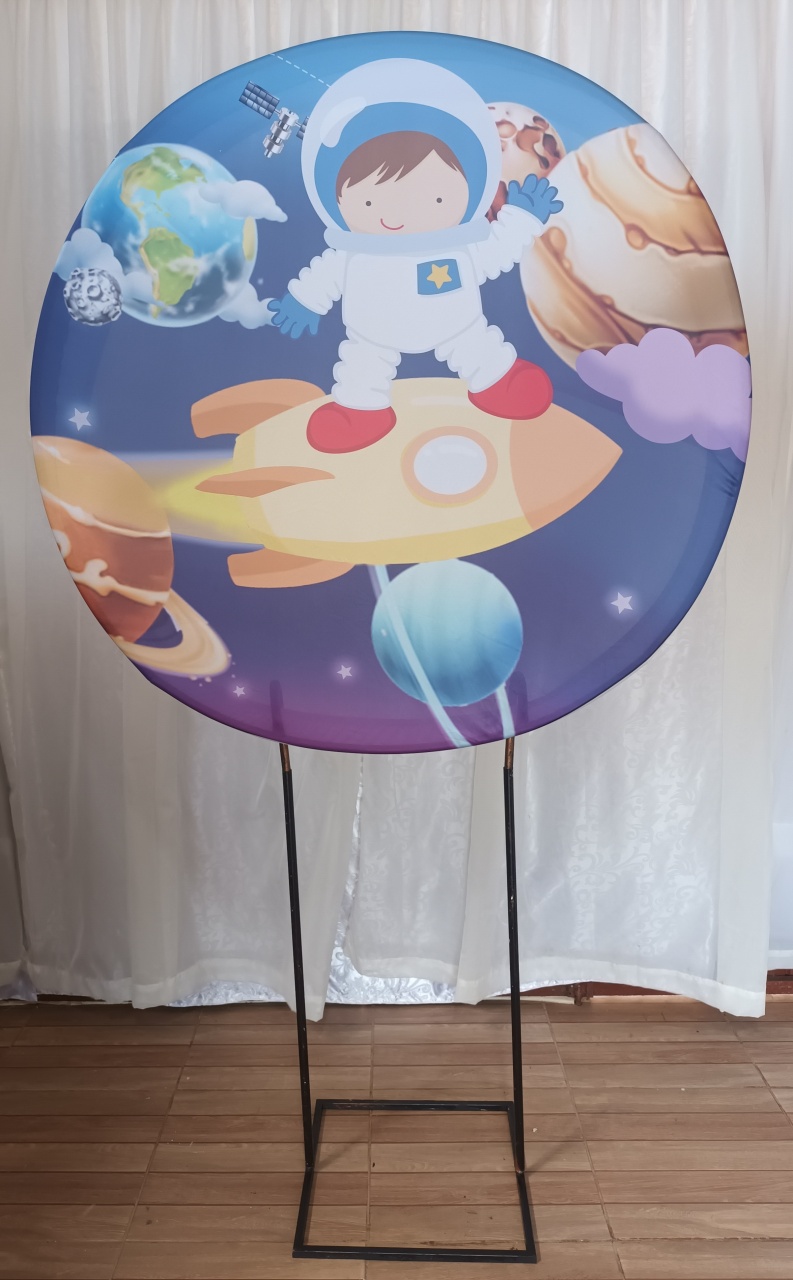 Capa Painel Sublimada 1,20 - Astronauta - CRIS FEST DECOR - PEGUE E MONTE