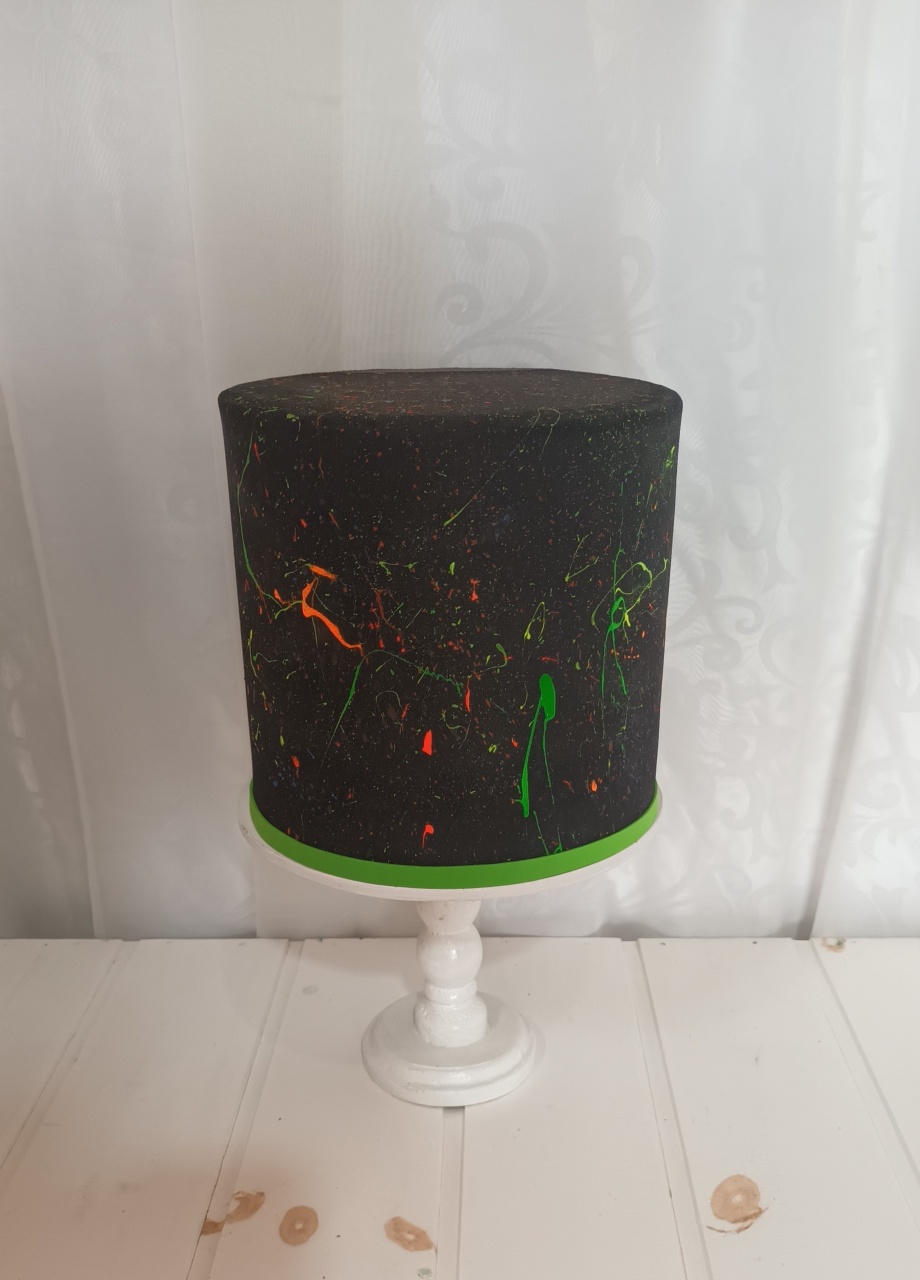 Bolo Fake I -Neon - CRIS FEST DECOR - PEGUE E MONTE