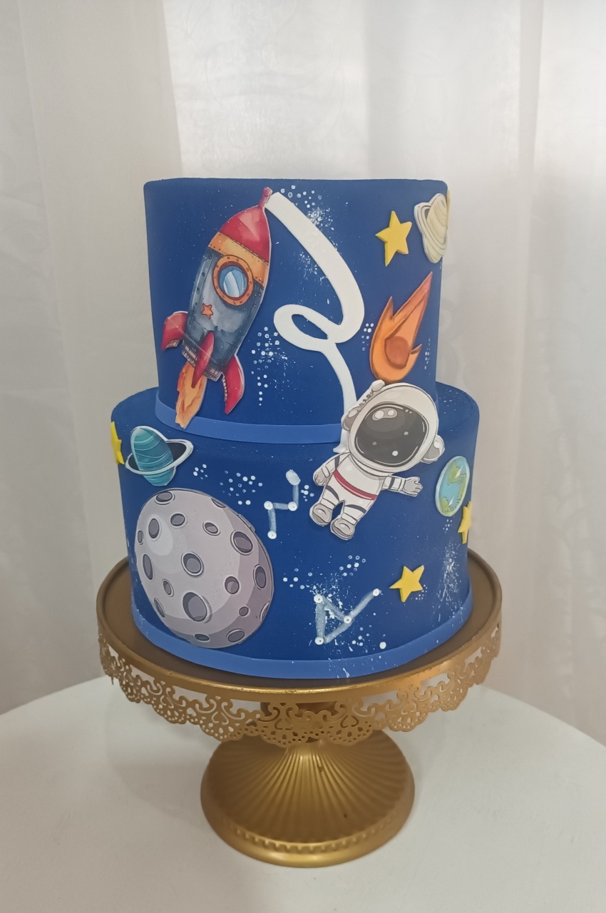 Bolo Fake Ii - Astronauta  - CRIS FEST DECOR - PEGUE E MONTE
