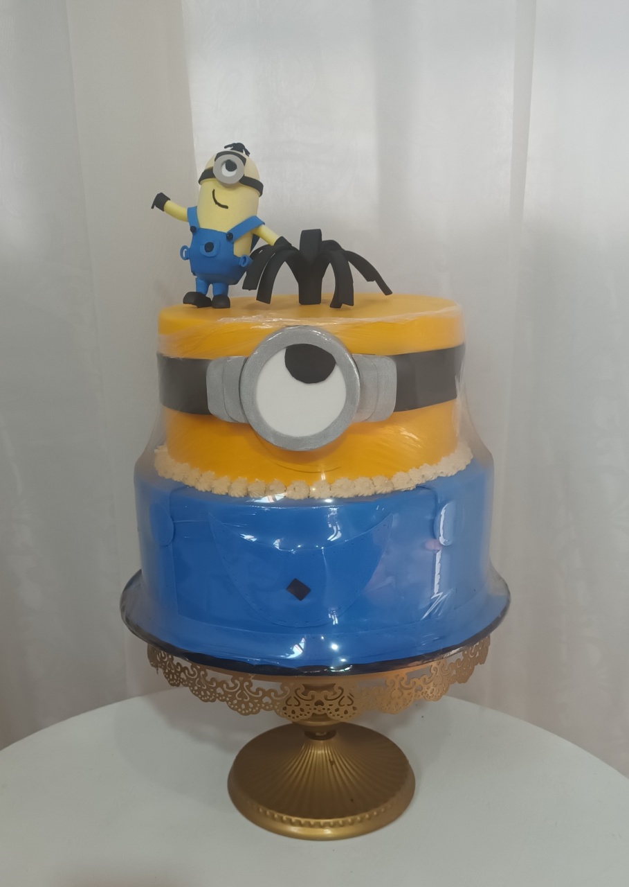 Bolo Fake Ii - Minions - CRIS FEST DECOR - PEGUE E MONTE