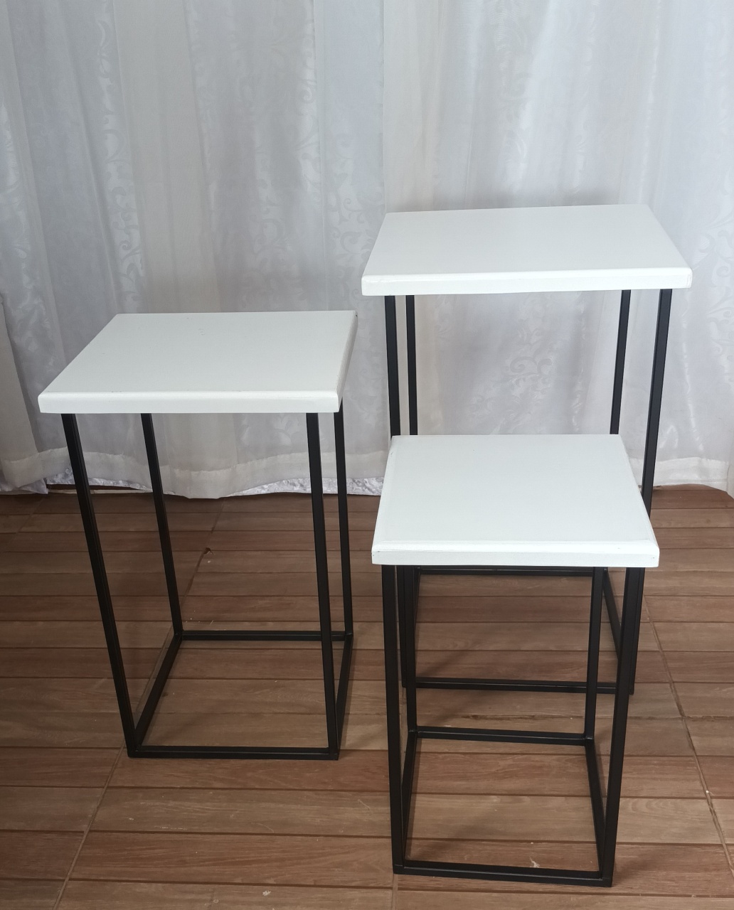 3 Mesas de Ferro Preto Com Tampo Branco - P,M,G - CRIS FEST DECOR - PEGUE E MONTE