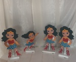 Display de Mesa - Tema: Mulher Maravilha 1 - imagem 1
