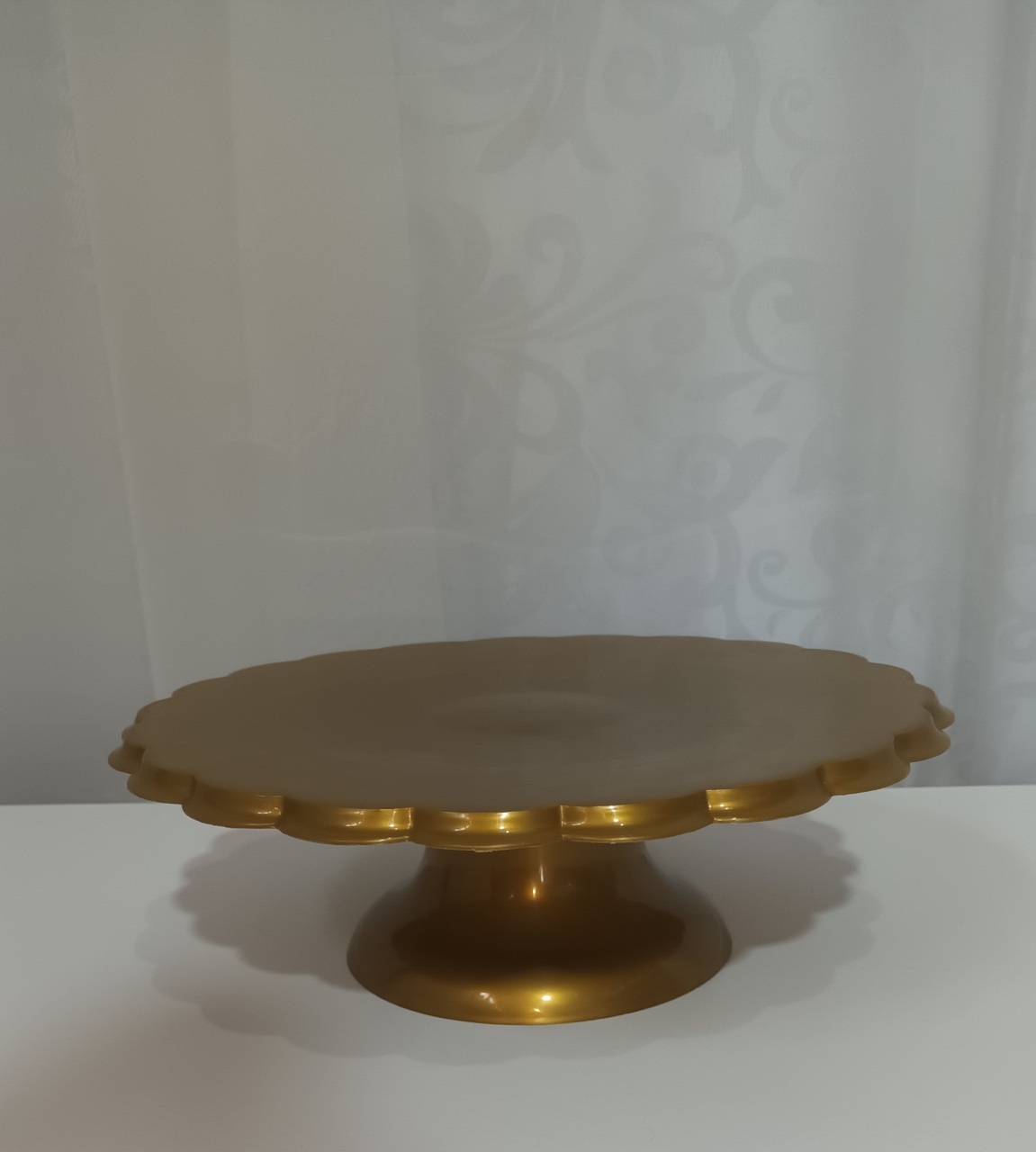 Bandeja Pedestal Pvc Dourado - CRIS FEST DECOR - PEGUE E MONTE