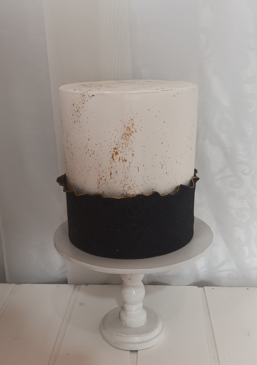 Bolo Fake I  - Preto E Branco - CRIS FEST DECOR - PEGUE E MONTE