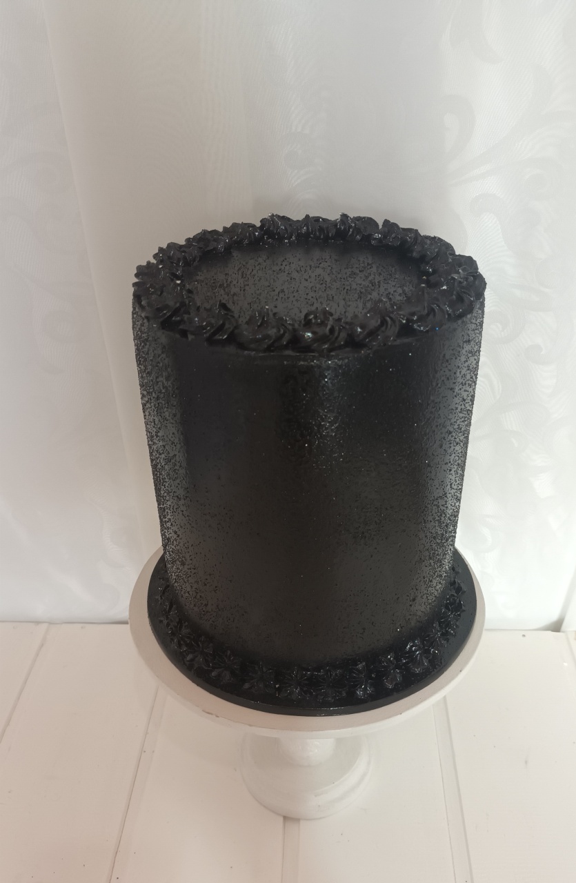 Bolo Fake I  -  Preto Brilhante - CRIS FEST DECOR - PEGUE E MONTE