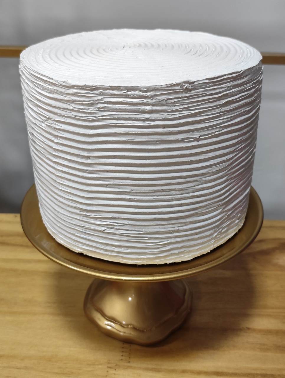 Bolo Fake Branco Espatúlado - Decorart Pegue e monte e Decoração completa