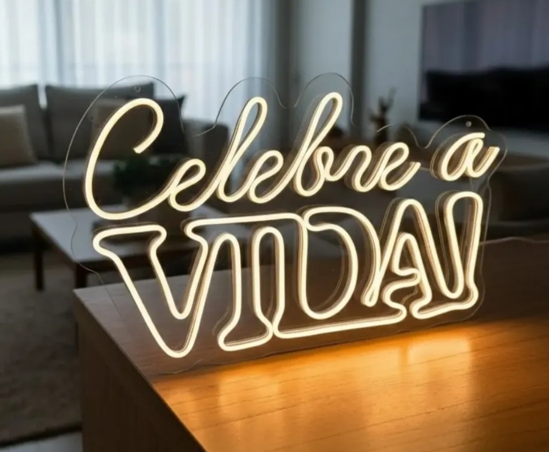 Led Celebre A Vida Branco Quente - Decorart Pegue e monte e Decoração completa