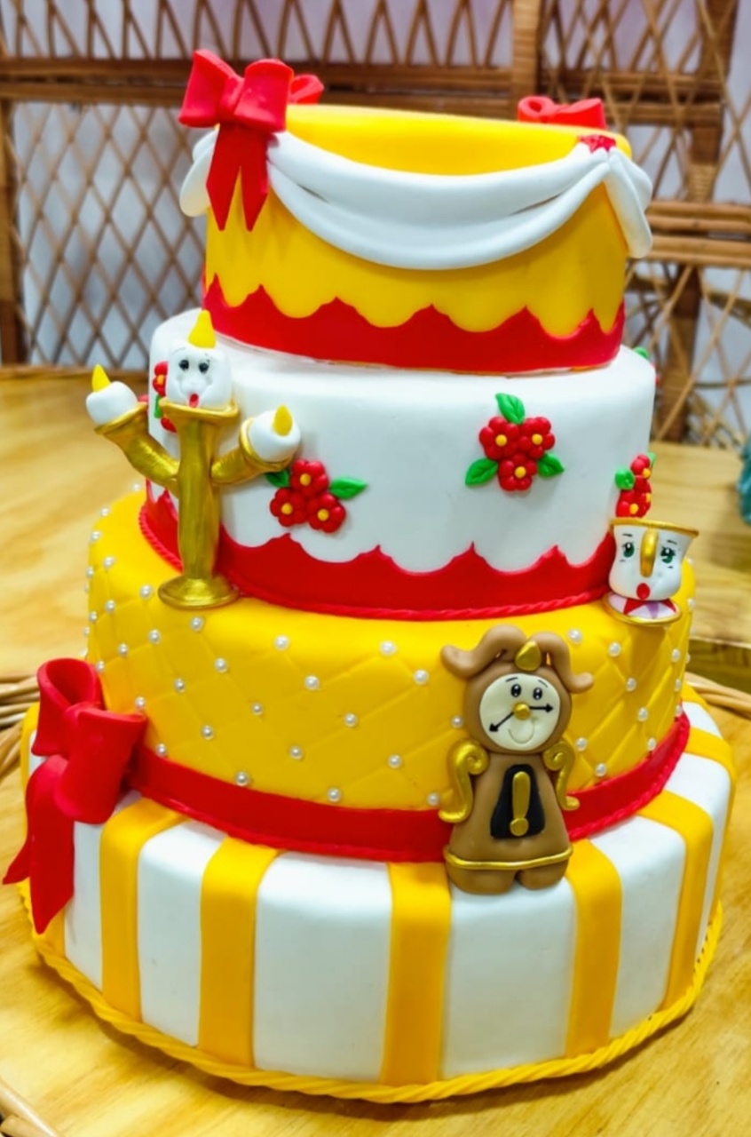 Bolo Fake Biscuit Bella E A Fera - Decorart Pegue e monte e Decoração completa