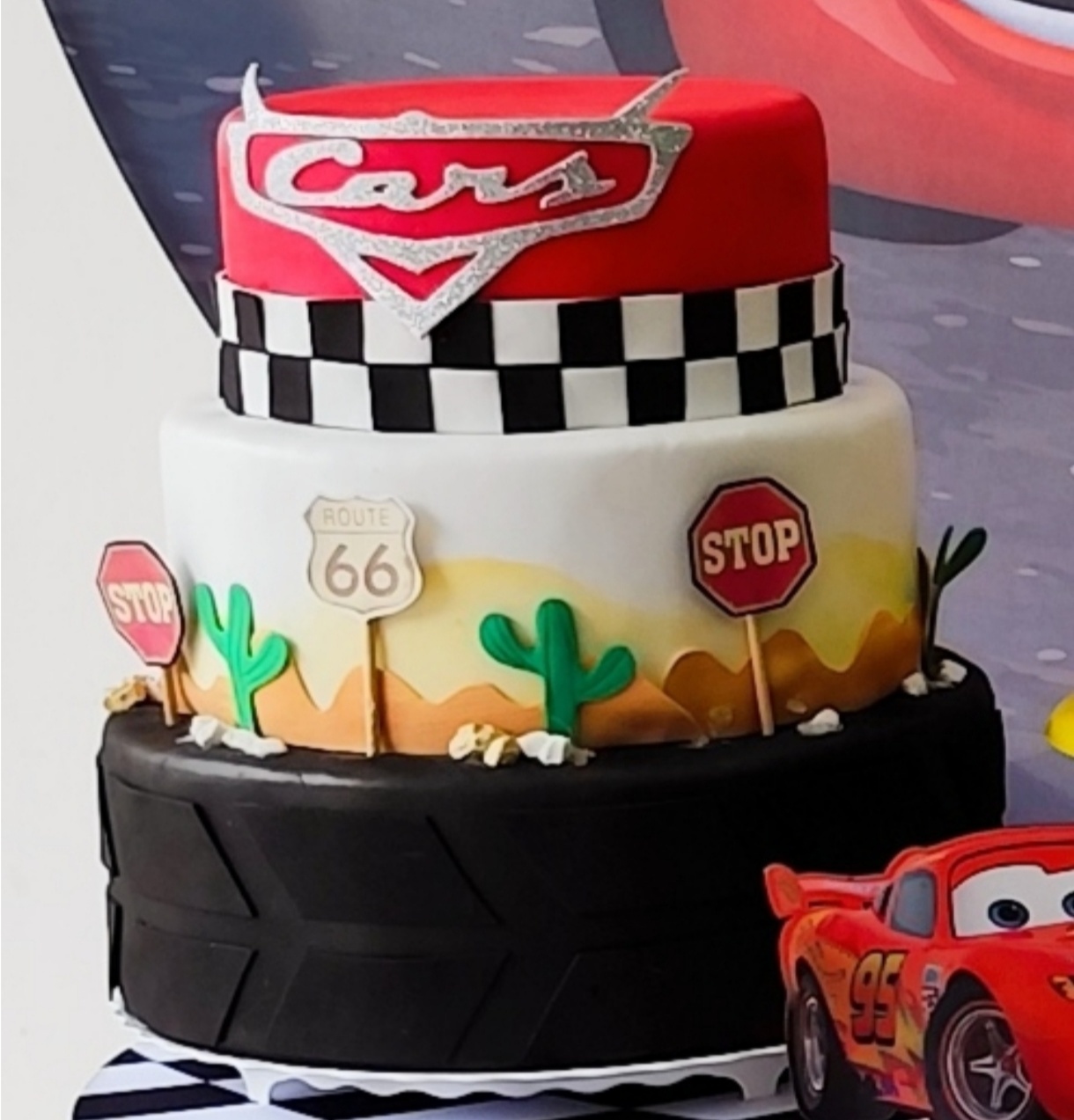 Bolo Fake Carros - Decorart Pegue e monte e Decoração completa