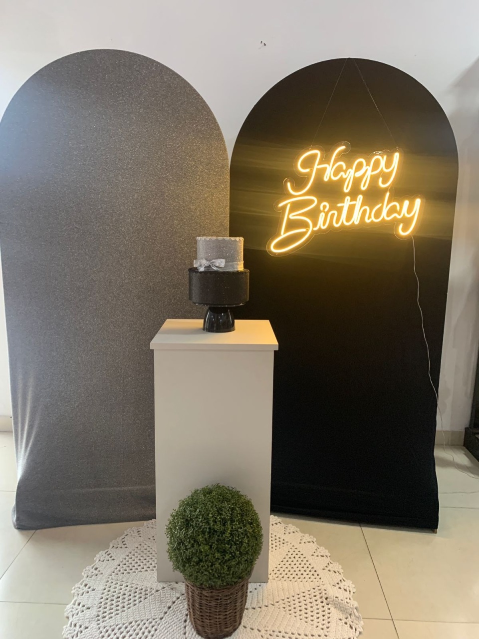 Decoração Cinza Brilhoso E Preto - Arrazo Decorações