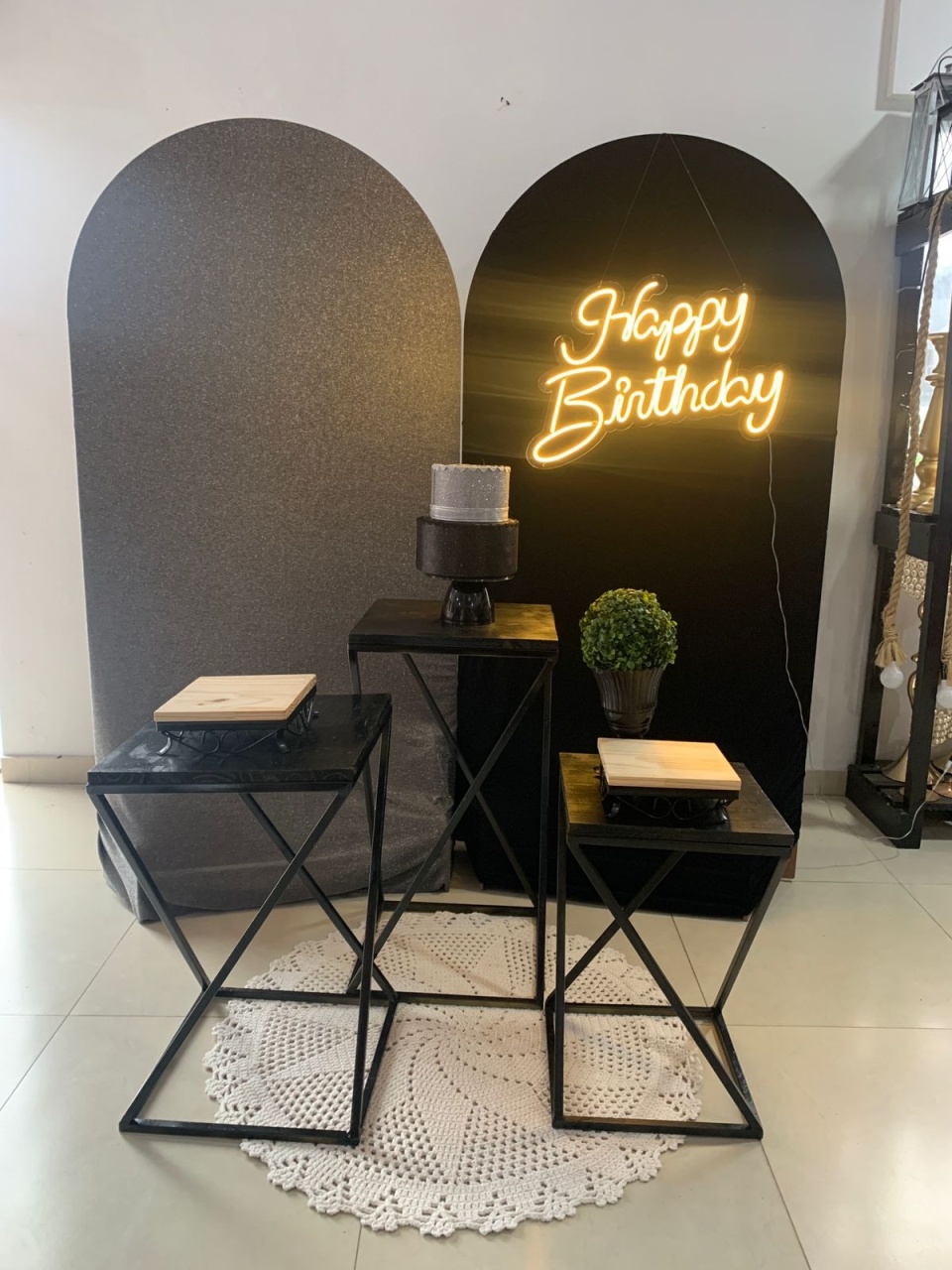 Decoração Adulta Cinza Brilhoso E Preto - Arrazo Decorações