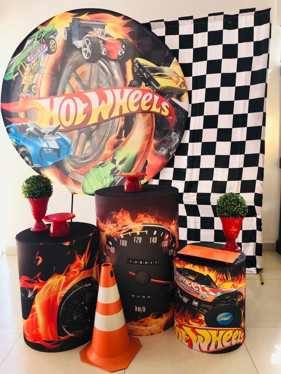 Kit Médio Hotweels  - Arrazo Decorações