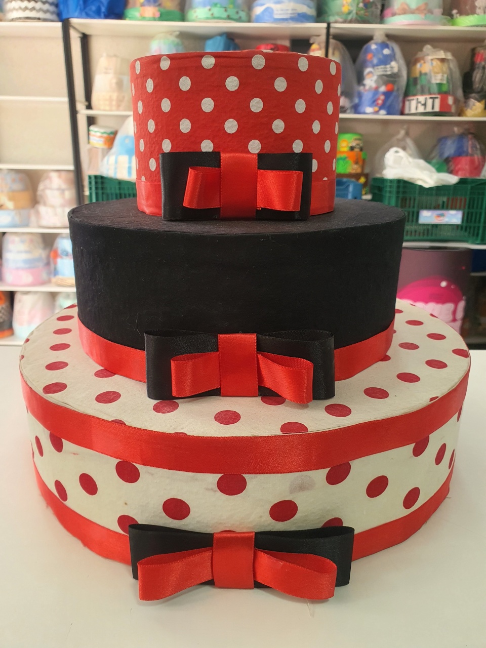 Bolo Fake Minnie Vermelha  - MultiBomFestas