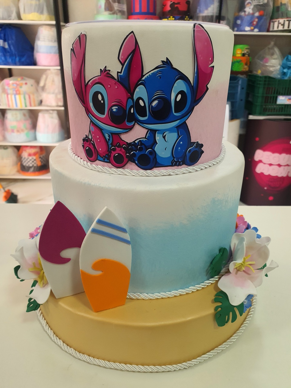 Bolo Fake Stitch E Angel 2 - MultiBomFestas