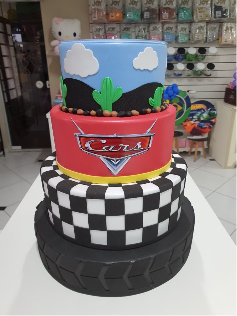 Bolo Fake Carros - MultiBomFestas