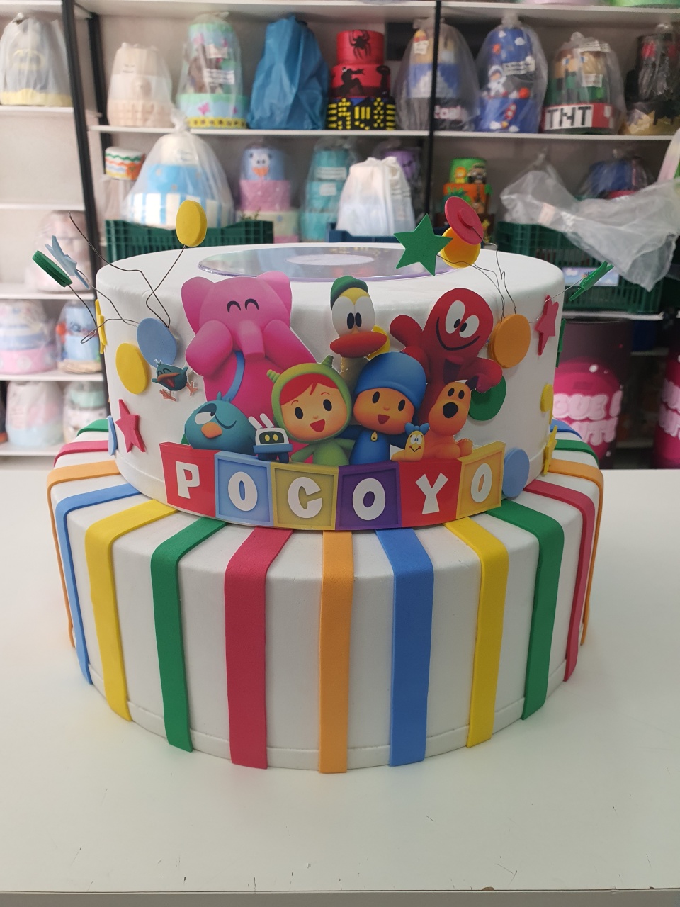Bolo Fake Pocoyo - MultiBomFestas