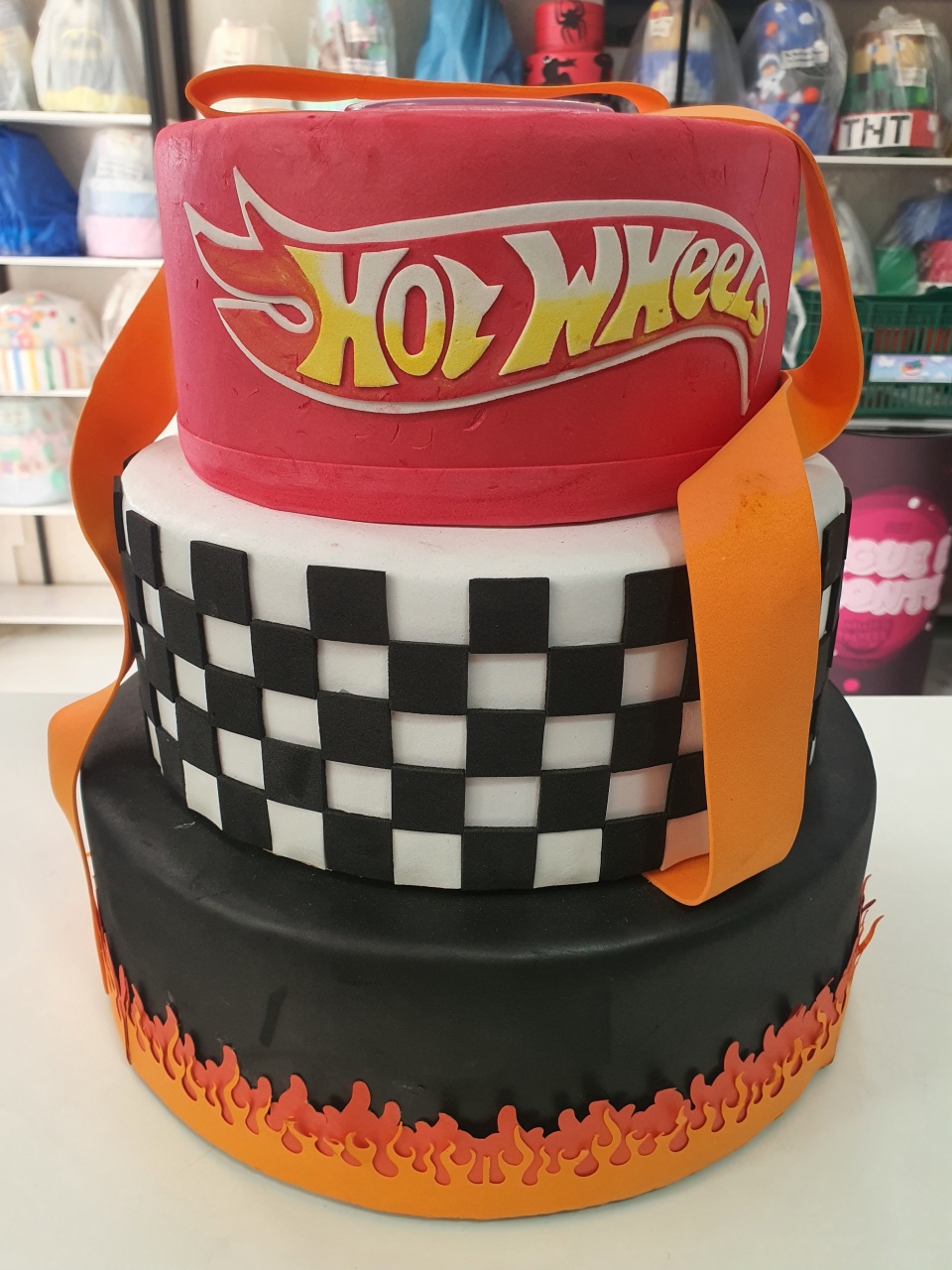 Bolo Fake Hot Wheels - MultiBomFestas