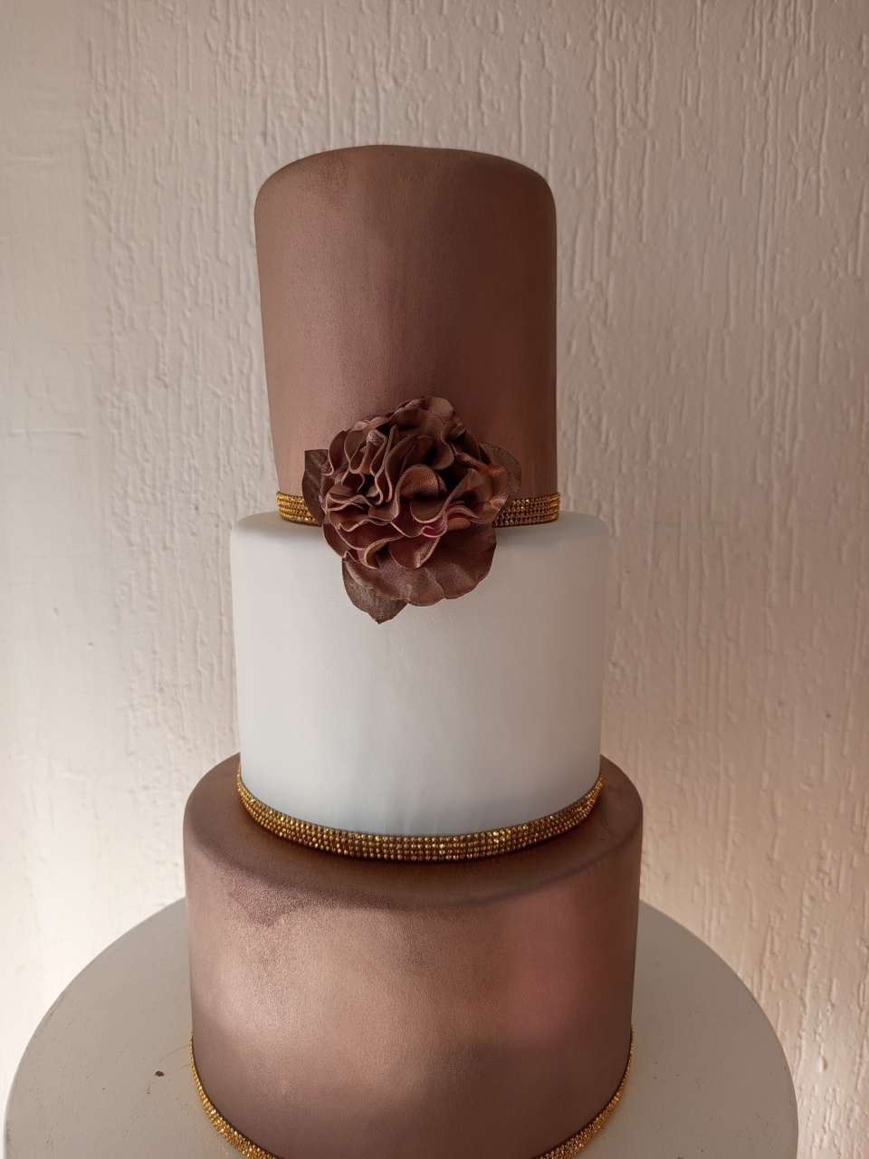 Bolo Fake Rose Gold  - Jujuba Festa e Cia 
