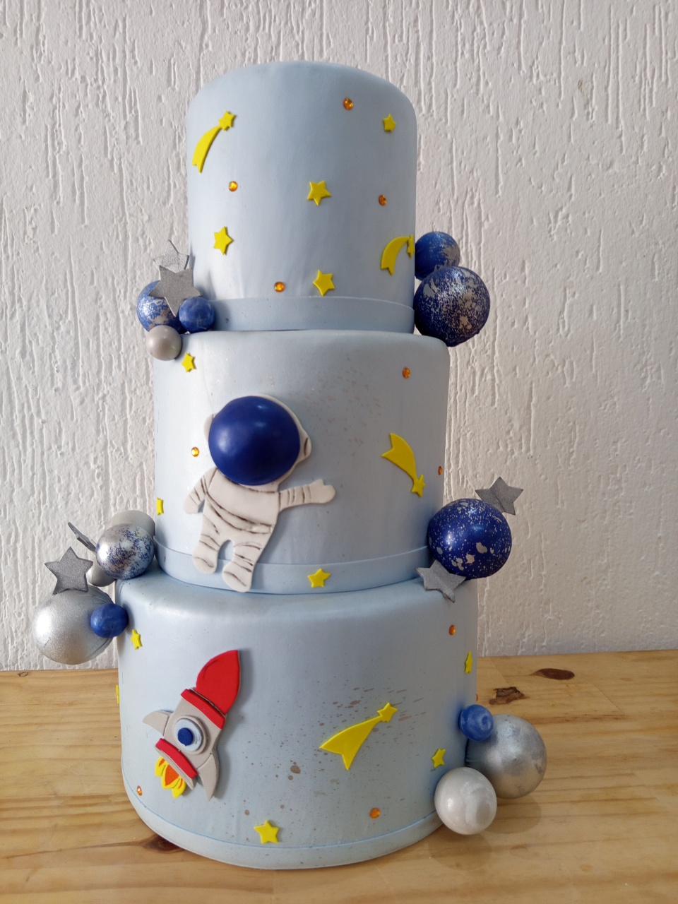 Bolo Fake Astronauta  - Jujuba Festa e Cia 