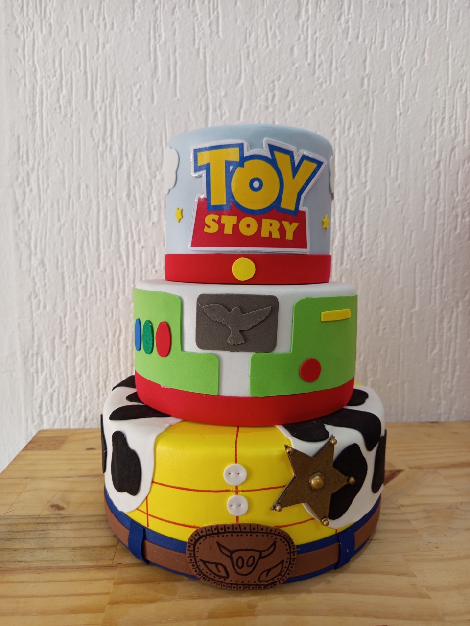 Bolo Fake Toy Story  - Jujuba Festa e Cia 