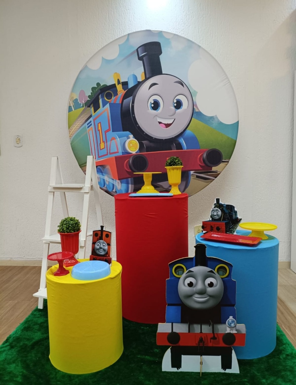 Thomas E Seus Amigos  - Jujuba Festa e Cia 
