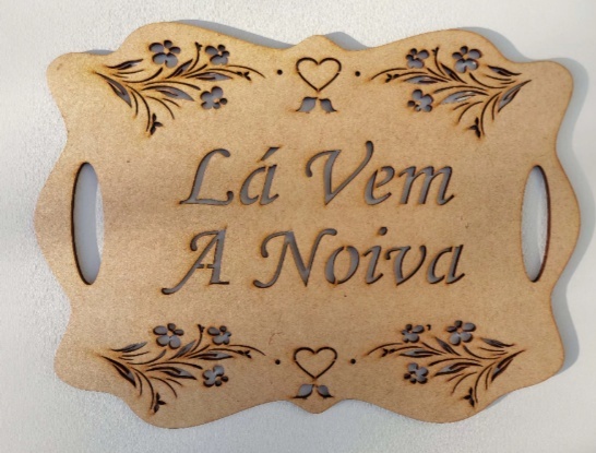 Placa Casamento La Vem A Noiva - Jujuba Festa e Cia 