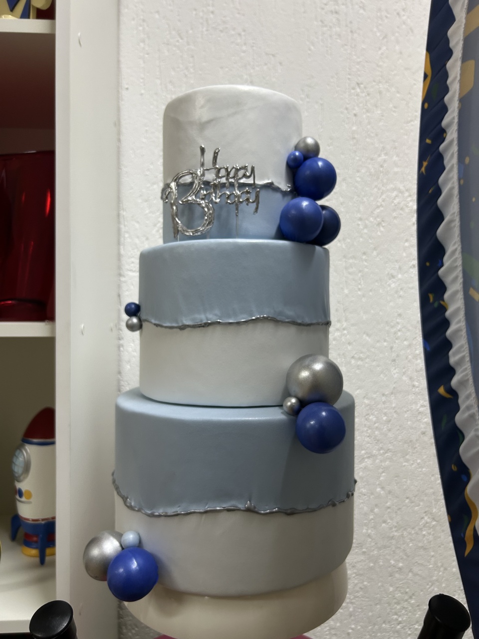 Bolo Azul E Branco - Jujuba Festa e Cia 
