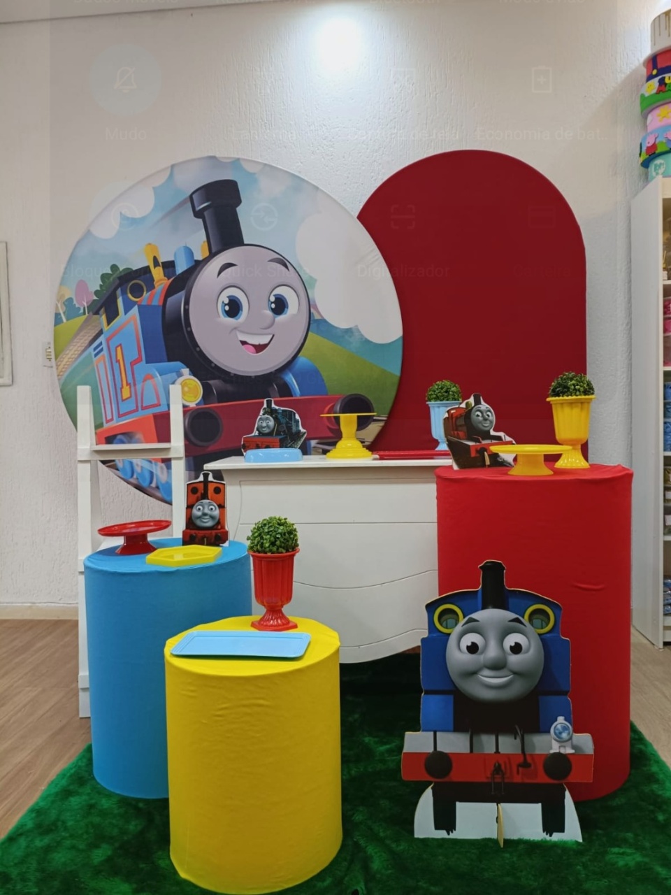 Thomas E Seus Amigos  - Jujuba Festa e Cia 