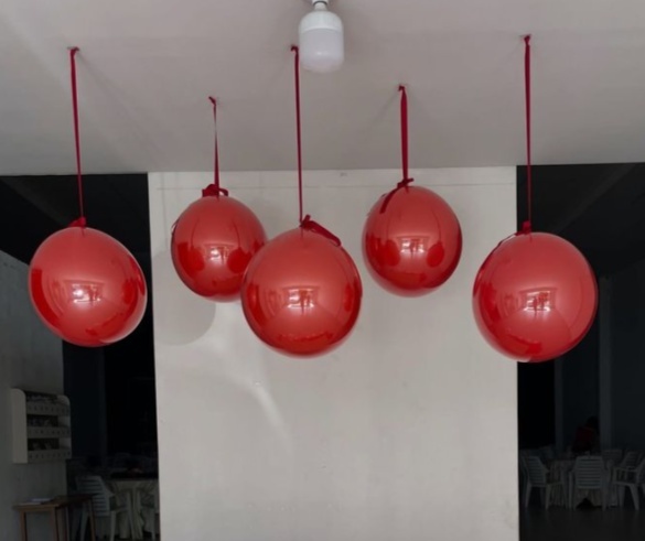 Kit 5 - Balões Encapsulados Pendente Com Fita - Jujuba Festa e Cia 