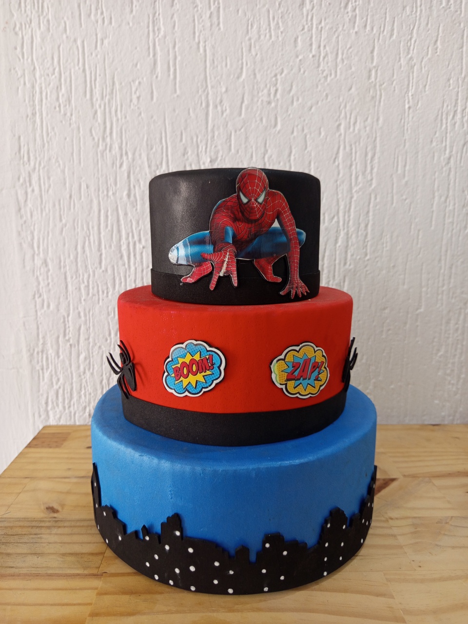 Bolo Fake Homem Aranha  - Jujuba Festa e Cia 