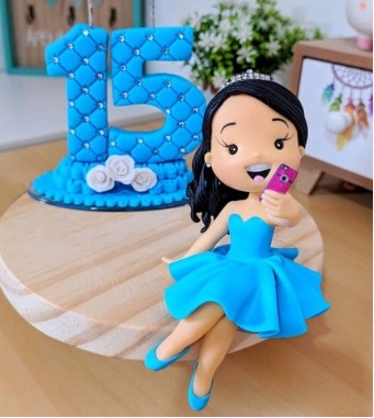 Vela Personalizada Luxo Com Boneca(O) - Jujuba Festa e Cia 