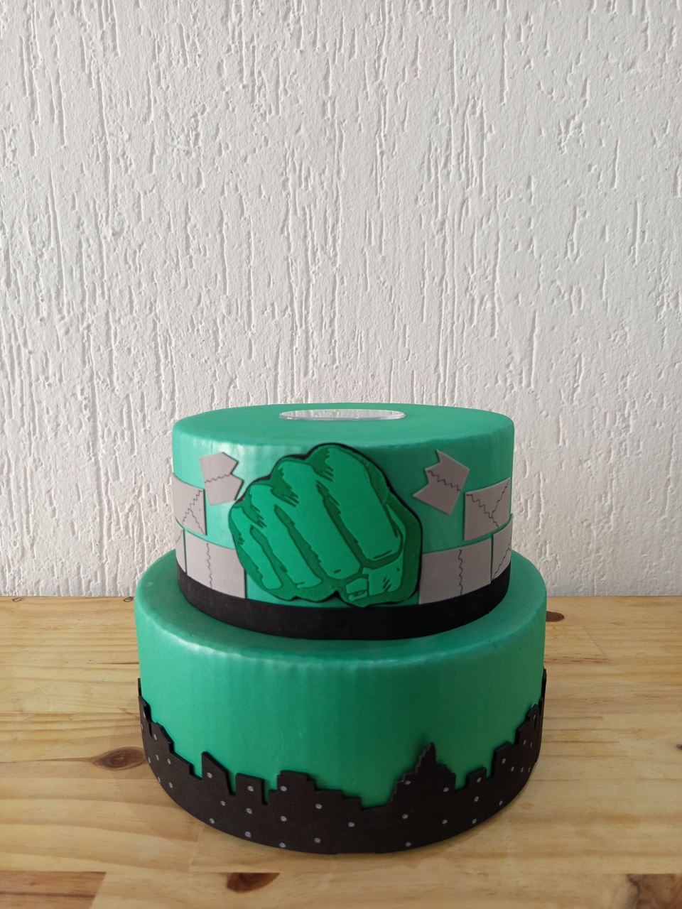 Bolo Fake Hulk - Jujuba Festa e Cia 