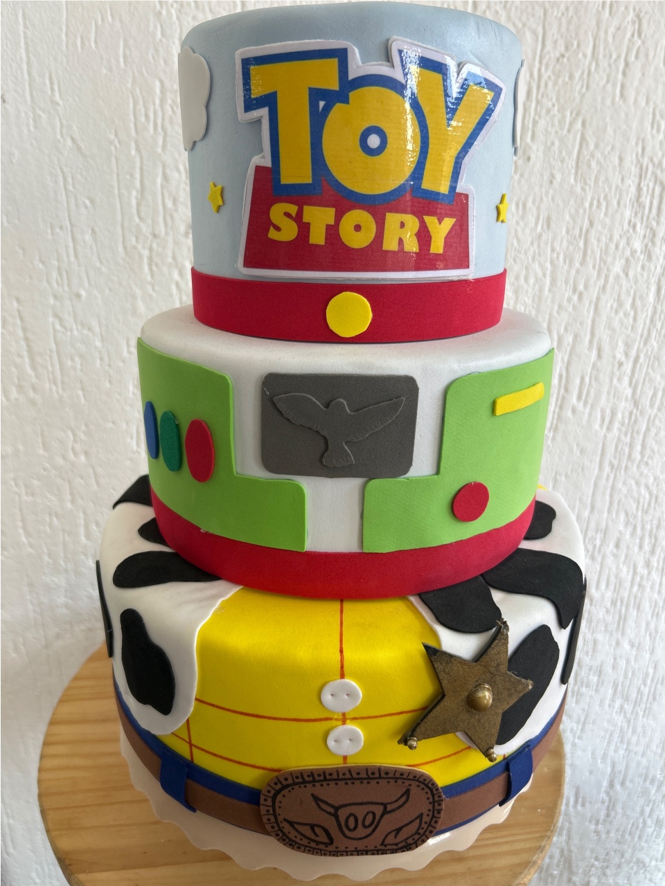 Bolo Fake 3 Andares Toy Story  - Jujuba Festa e Cia 