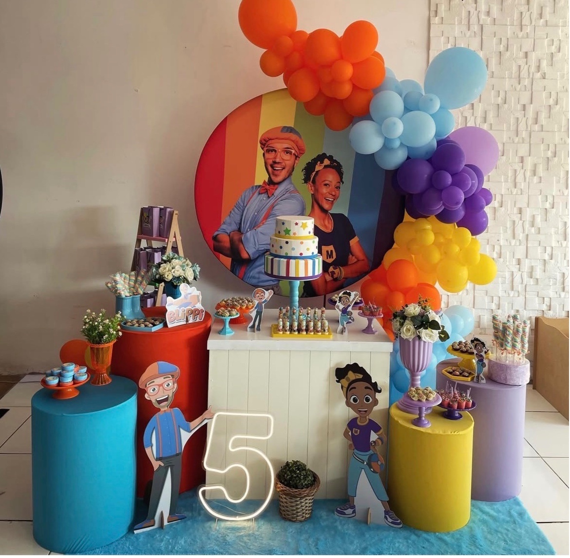 Kit Pm Grande Blippi E Mika - Jujuba Festa e Cia 