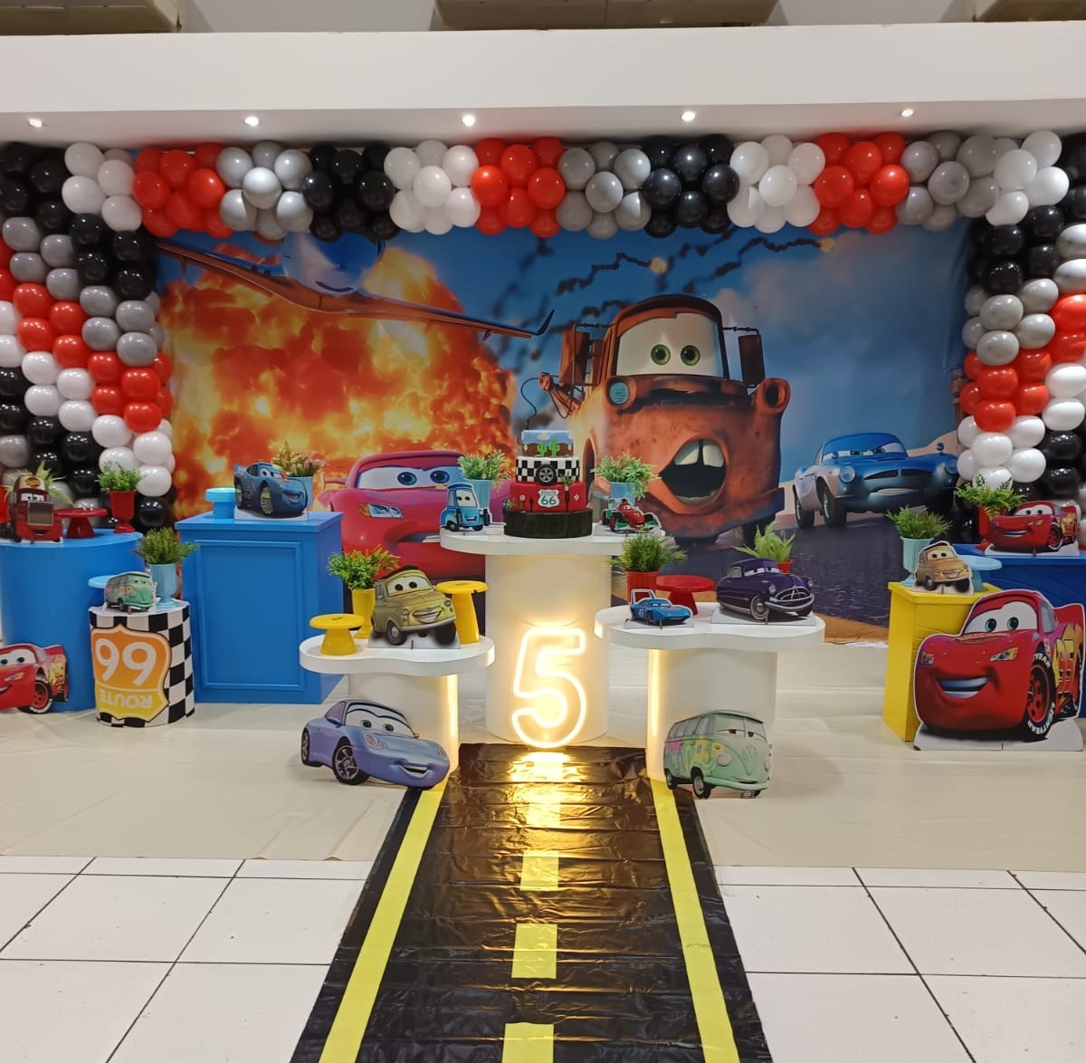 Carros Mcain  - flaviabarrofaldi