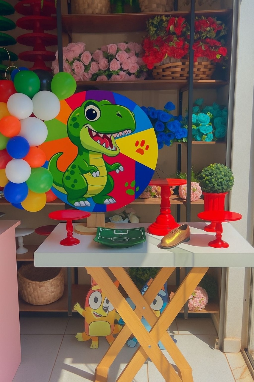 Kit Mesa Dinossauro - Pegue e Monte Flávia Pimentel
