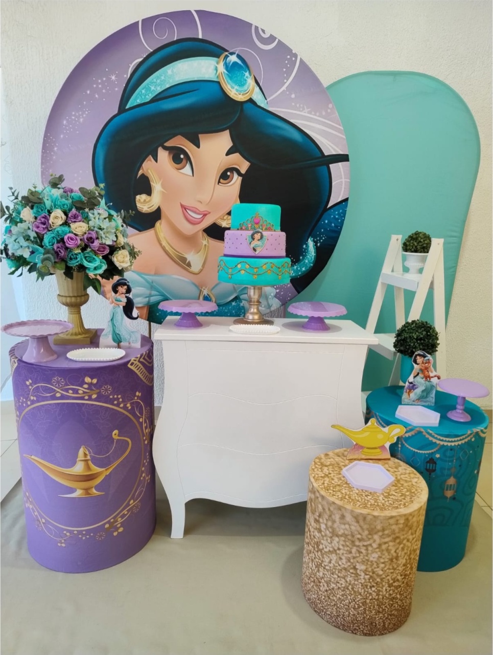 Kit Pegue E Monte Jasmine Com Displays de Mesa - Luxo - Neide Locações pegue e Monte 